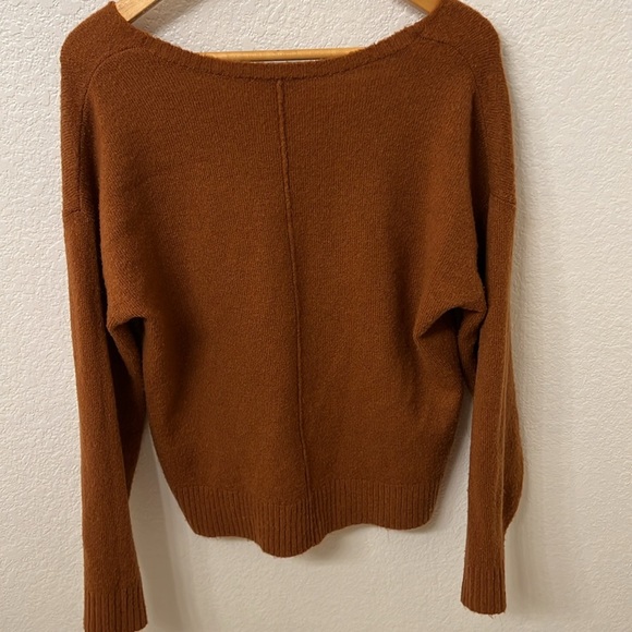 Vince Camuto Women's V-Neck Sweater in Rust - Picture 3 of 4